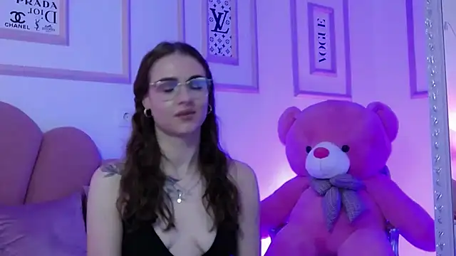 Snapshot of Abby__White chatting on 01-31-25, 11:24 Abby White online show from 01-31-25, 11:24