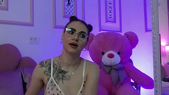 Snapshot of Abby__White chatting on 02-04-25, 05:01 Abby White online show from 02-04-25, 05:01