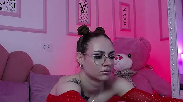 Snapshot of Abby__White chatting on 03-18-25, 11:31 Abby White online show from 03-18-25, 11:31