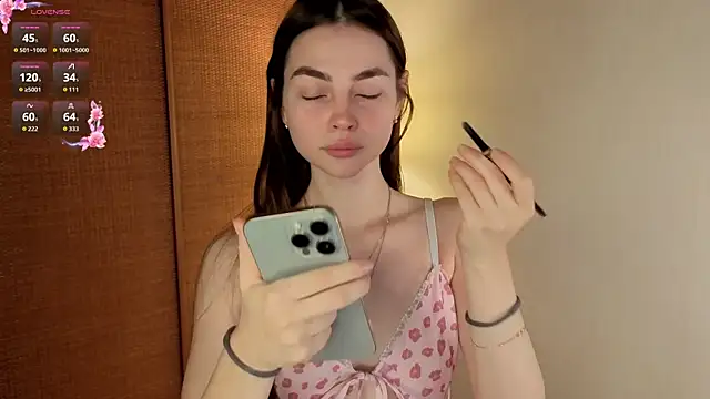 Snapshot of MaryJacksoon chatting on 10-27-25, 08:18 MaryJacksoon online show from 10-27-25, 08:18