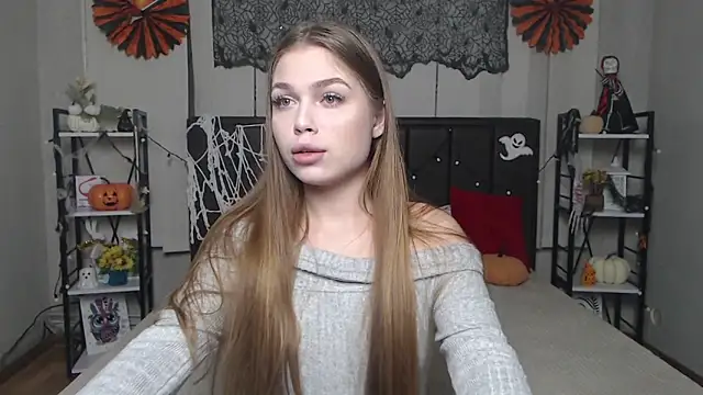 LaraPika online show from 10-30-25, 06:04