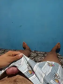 Snapshot of 1995eduardo chatting on 02-06-25, 01:38 1995eduardo online show from 02-06-25, 01:38