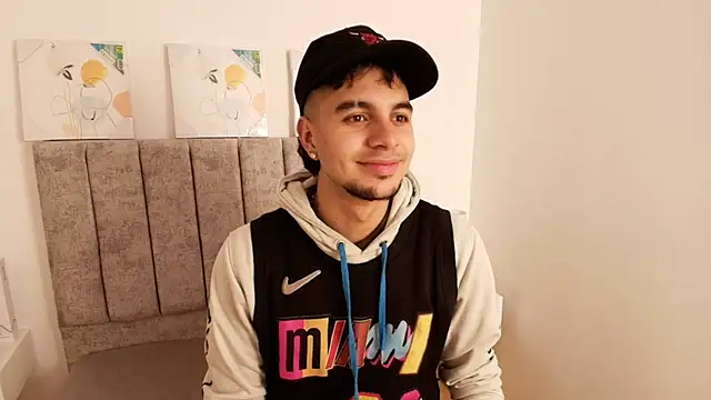 Amadeo Wild online show from 01-30-25, 03:40