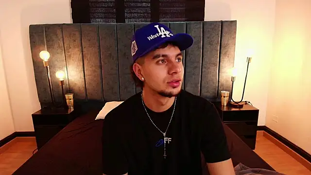 Amadeo Wild online show from 02-15-25, 03:39