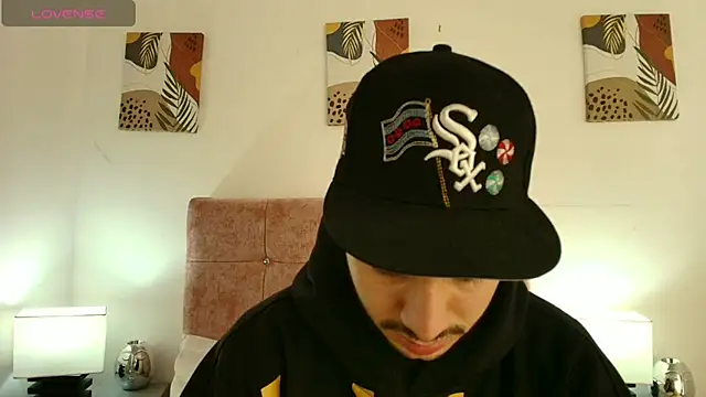 Amadeo Wild online show from 03-25-26, 02:12