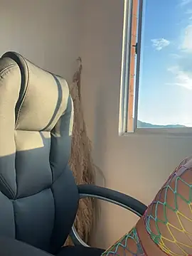 Snapshot of AlessaPears chatting on 12-10-24, 10:16 AlessaPears online show from 12-10-24, 10:16