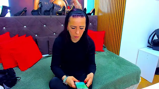 LauraSin online show from 05-01-26, 03:33