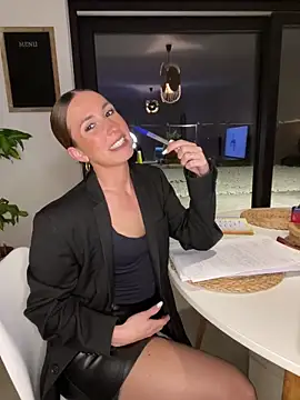 lola tentatiion online show from 01-08-25, 08:18