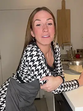 lola tentatiion online show from 01-26-25, 08:34
