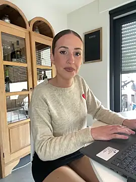 lola tentatiion online show from 02-18-25, 09:43