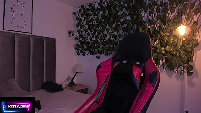 Kitty Gang online show from 09-09-25, 02:22