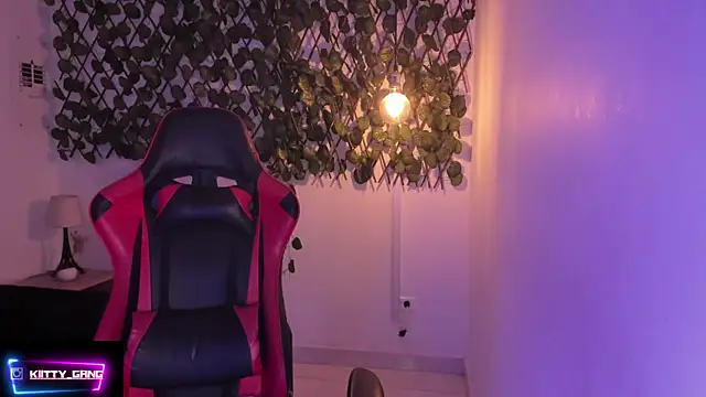 Kitty Gang online show from 09-19-25, 02:24