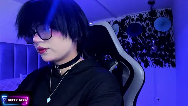 Kitty Gang online show from 03-12-26, 02:18