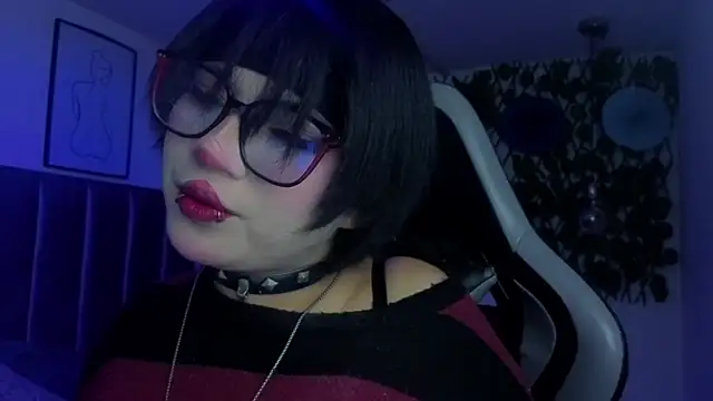 Kitty Gang online show from 05-12-26, 01:25