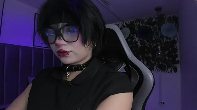 Kitty Gang online show from 05-13-26, 01:25
