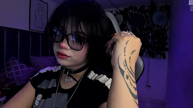 Kitty Gang online show from 06-17-26, 01:30