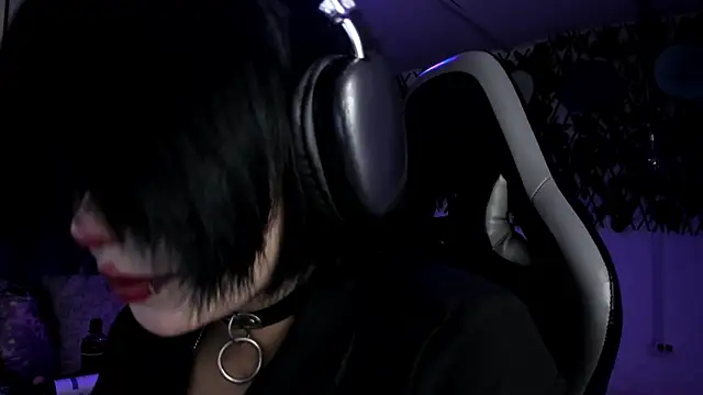 Kitty Gang online show from 06-18-26, 01:50