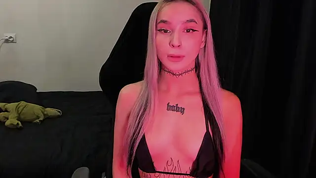 Snapshot of MilaAsh chatting on 02-16-26, 05:14 MilaAsh online show from 02-16-26, 05:14