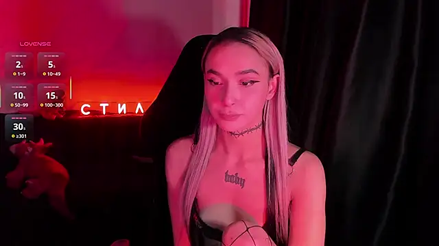 Snapshot of MilaAsh chatting on 03-17-26, 04:39 MilaAsh online show from 03-17-26, 04:39