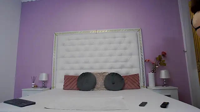 Lenna Paul online show from 01-10-26, 04:47