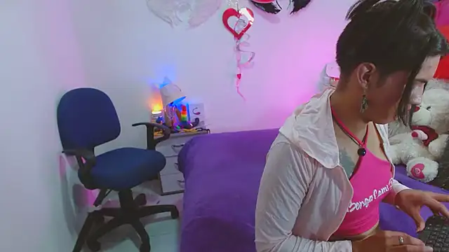 Snapshot of AlexaFontana chatting on 02-19-25, 01:40 AlexaFontana online show from 02-19-25, 01:40