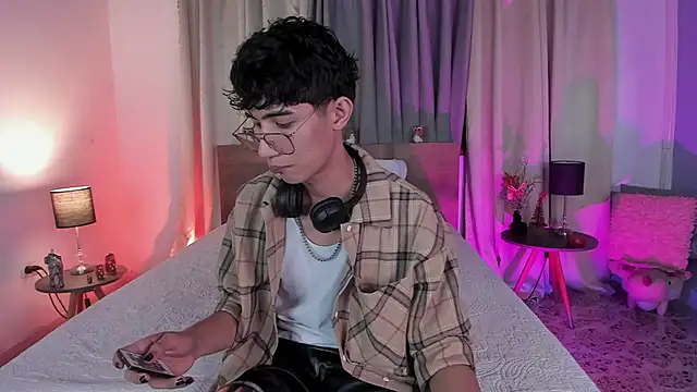 Snapshot of novaybrian chatting on 12-13-24, 04:54 novaybrian online show from 12-13-24, 04:54