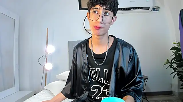 Snapshot of novaybrian chatting on 01-26-25, 12:43 novaybrian online show from 01-26-25, 12:43