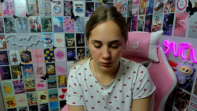 MiaMilas online show from 10-18-25, 04:19