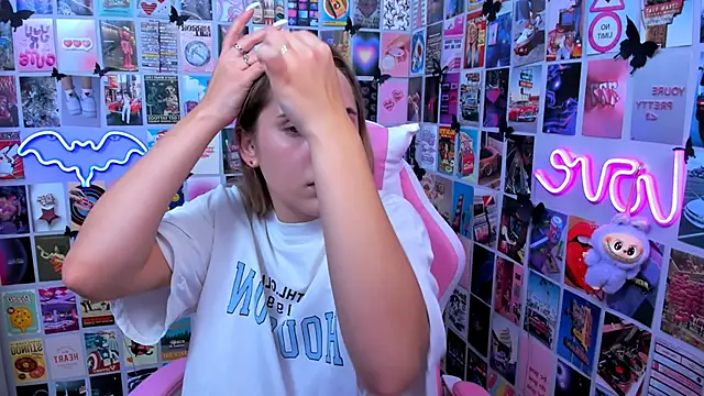 MiaMilas online show from 10-24-25, 05:31