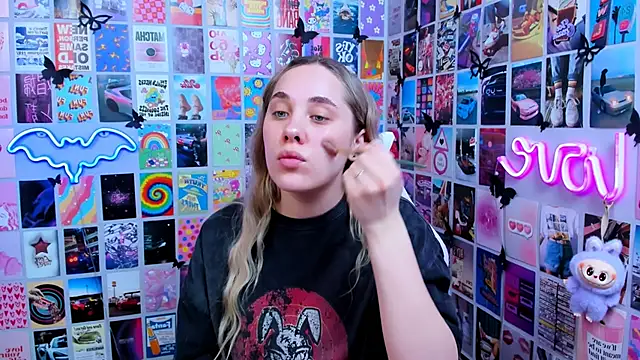 MiaMilas online show from 03-25-26, 01:17