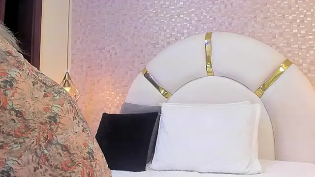 Snapshot of sophie_1 chatting on 03-04-25, 10:49 sophie 1 online show from 03-04-25, 10:49
