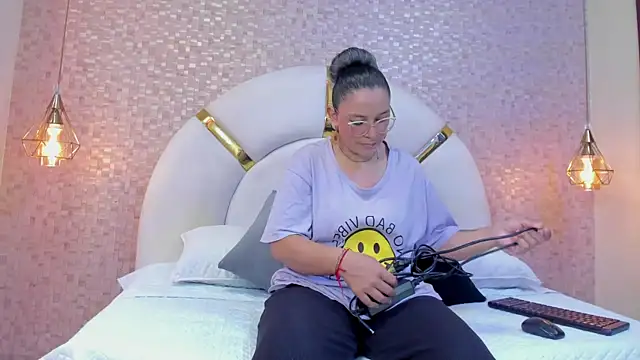 Snapshot of sophie_1 chatting on 03-17-25, 03:03 sophie 1 online show from 03-17-25, 03:03