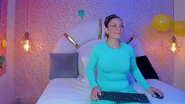 Snapshot of sophie_1 chatting on 03-20-25, 03:13 sophie 1 online show from 03-20-25, 03:13