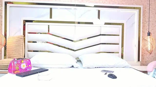 Snapshot of sophie_1 chatting on 10-19-25, 03:51 sophie 1 online show from 10-19-25, 03:51