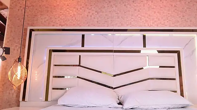 Snapshot of sophie_1 chatting on 10-22-25, 03:07 sophie 1 online show from 10-22-25, 03:07