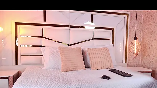 Snapshot of sophie_1 chatting on 11-07-25, 03:06 sophie 1 online show from 11-07-25, 03:06