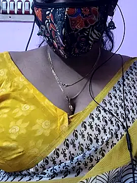 Snapshot of mallu-sumi chatting on 09-28-25, 03:06 mallu-sumi online show from 09-28-25, 03:06