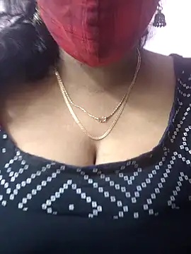 Snapshot of mallu-sumi chatting on 10-29-25, 10:39 mallu-sumi online show from 10-29-25, 10:39