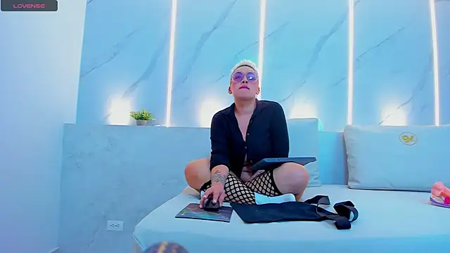 mia becke online show from 01-14-25, 07:21