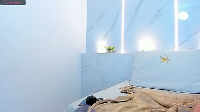 mia becke online show from 01-16-25, 03:13