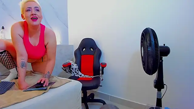 mia becke online show from 01-29-25, 03:26