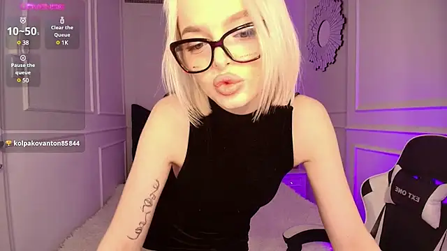 horny blondiee online show from 12-27-24, 11:39