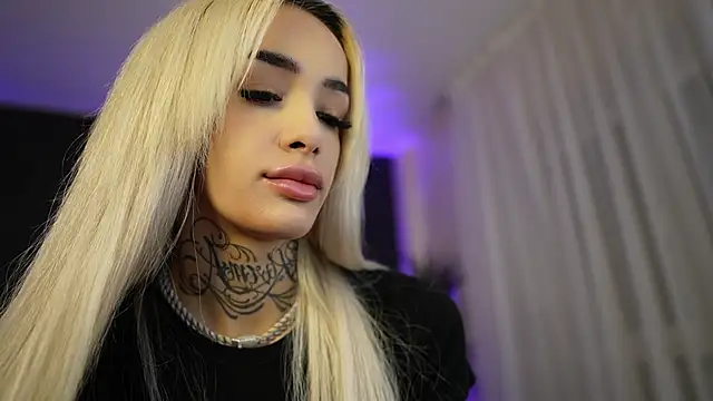 Snapshot of blondie_muller chatting on 04-01-26, 07:55 blondie muller online show from 04-01-26, 07:55