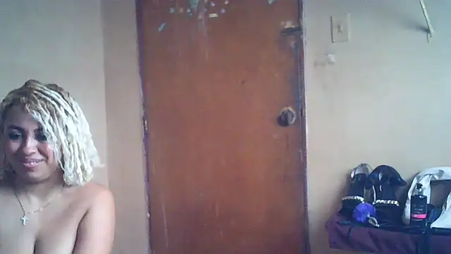 Snapshot of Lucy_White__ chatting on 04-09-26, 07:41 Lucy White online show from 04-09-26, 07:41