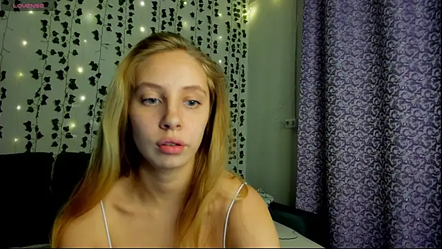 Snapshot of Kitty_Katrine chatting on 12-16-24, 07:21 Kitty Katrine online show from 12-16-24, 07:21