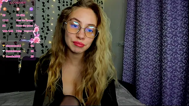 Snapshot of Kitty_Katrine chatting on 12-26-24, 06:33 Kitty Katrine online show from 12-26-24, 06:33