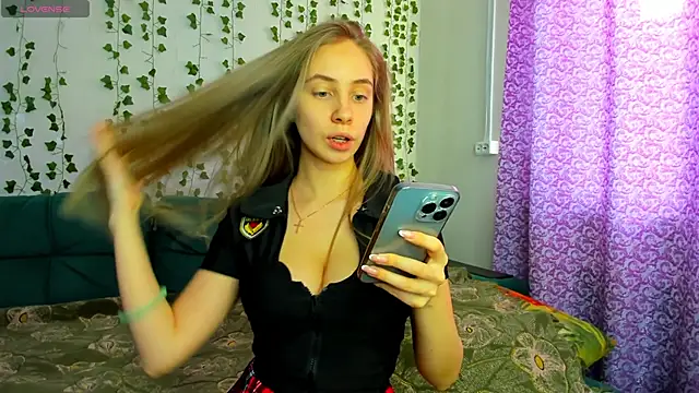 Snapshot of Kitty_Katrine chatting on 02-18-25, 11:00 Kitty Katrine online show from 02-18-25, 11:00