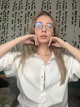 Snapshot of Kitty_Katrine chatting on 02-21-25, 01:55 Kitty Katrine online show from 02-21-25, 01:55