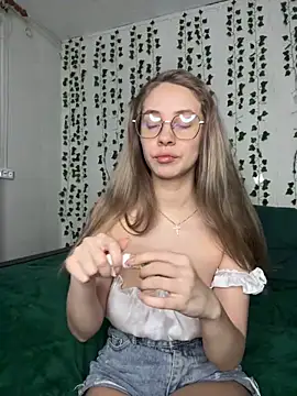 Snapshot of Kitty_Katrine chatting on 02-23-25, 01:53 Kitty Katrine online show from 02-23-25, 01:53