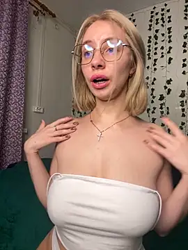 Snapshot of Kitty_Katrine chatting on 03-14-25, 05:24 Kitty Katrine online show from 03-14-25, 05:24